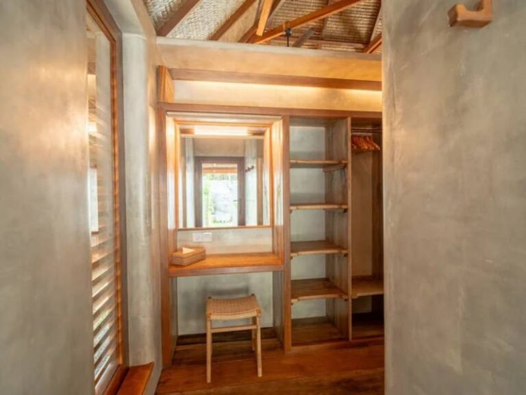 800 - Coral Eye - Beach+Front+Pool+Villa_Wardrobe_Coral+Eye