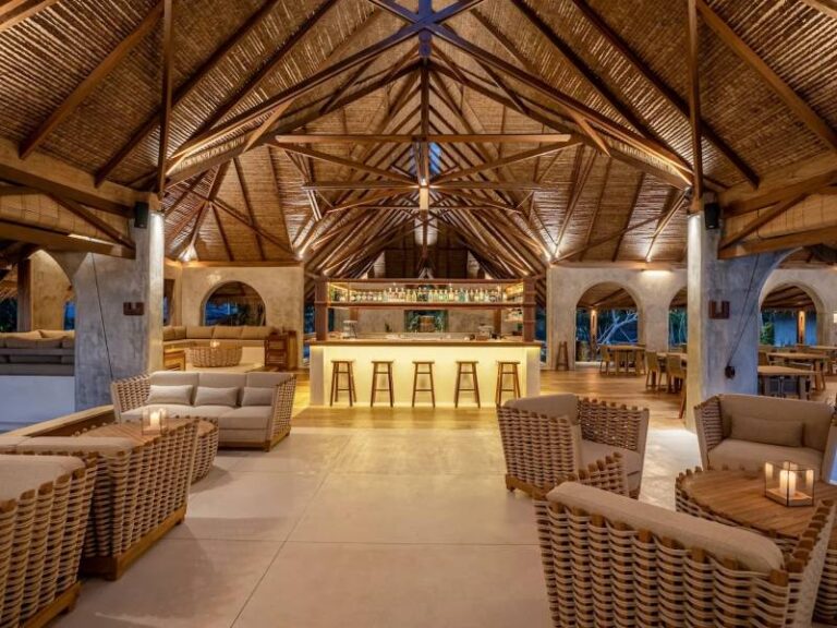 800 - Coral Eye - Coral+Eye_Bar+Beach+Pavilion