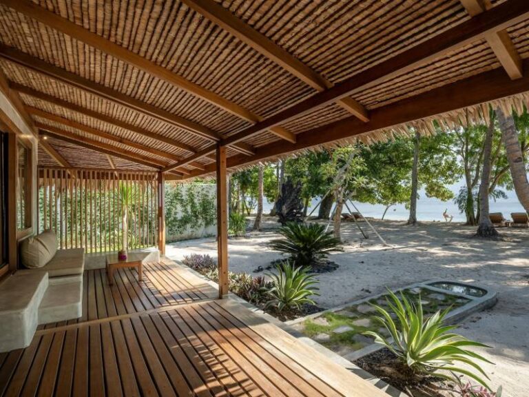 800 - Coral Eye - Coral+Eye_Beach+Front+Villa_terrace