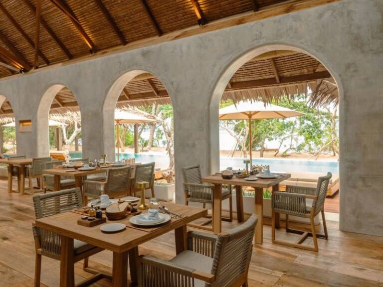 800 - Coral Eye - Coral+Eye_Pool+Restaurant