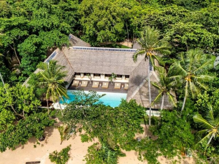 800 - Coral Eye - Main+Resort+Building-2