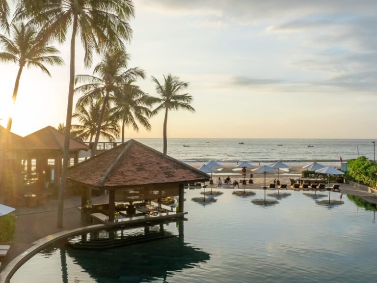 800 - Anantara Mui Neanantara_mui_ne_pool_view_1920x1037