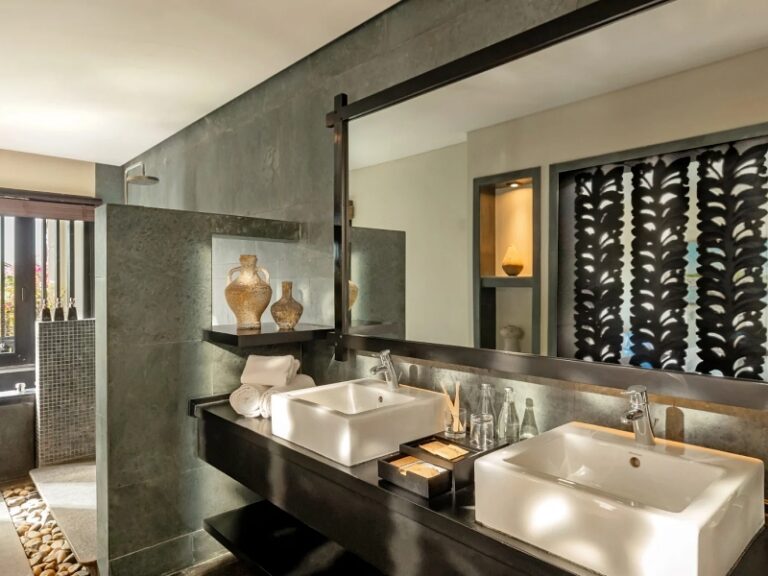 800 - Anantara Mui Neanantara_mui_ne_resort_bathroom_1920x1037