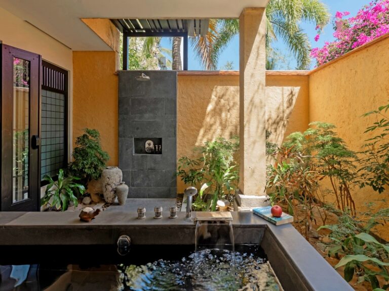 800 - Anantara Mui Neanantara_mui_ne_resort_outdoor_bathroom_1920x1037