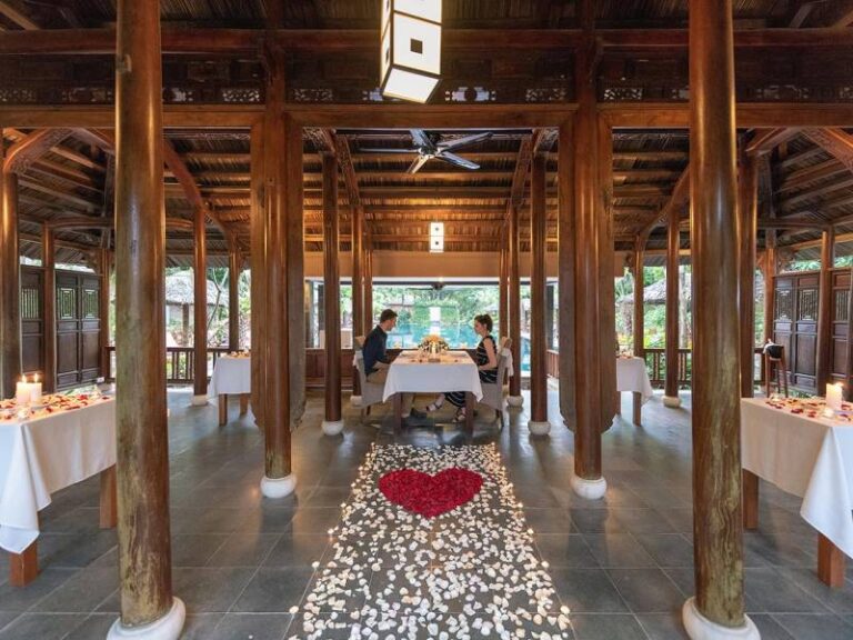 800 - Pilgrimage Village - Romantic-dinner