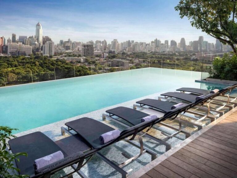 800 - So Bangkok - 248239352