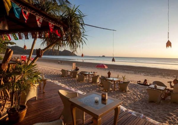 800 - Bamboo Bungalows - bamboobeach