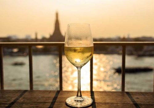 800 - Bangkok - view-of-chao-phraya-river-and-wat-arun-background-on-sunset-from-bar-restaurant-with-glass