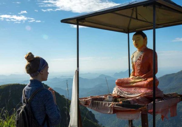 800 - Ella - girl-traveler-worships-buddha-in-the-mountains-sri-lanka(1)