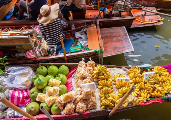 800 - Floating Market - damnoen-saduak-floating-market-near-bangkok-in-thailand