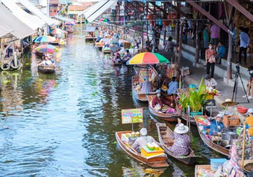 800 - Floating Market - people-at-damnoen-saduak-floating-market-bangkok-thailand