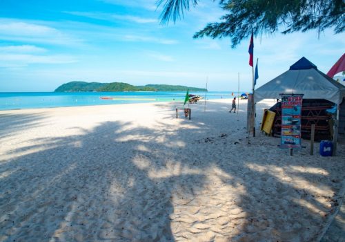 800 - Langkawia-beautiful-view-of-pantai-cenang-beach-in-langkawi-malaysia