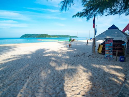 800 - Langkawia-beautiful-view-of-pantai-cenang-beach-in-langkawi-malaysia