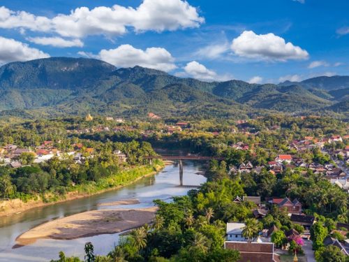 800 - Laos für Entdeckerhigh-angle-view-beautiful-landscape-in-luang-prabang-laos