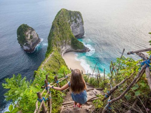 800 - Nusa Penida - manta-bay-or-kelingking-beach-on-nusa-penida-island-bali-indonesia