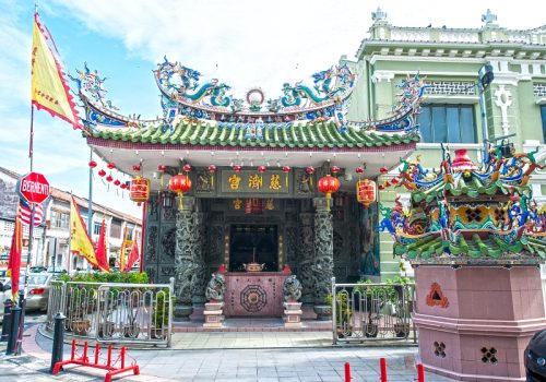 Another beautiful temple in Penang is Yap Temple which is the clan temple of the Lum Yeong Tong Yap Kongsi, located next to it. The clan temple is located at the corner of Armenian Street and Cannon Street, in the core zone of the George Town UNESCO World Heritage Site. This tiny but beautiful temple is dedicated to the Chinese god of prosperity. It was formerly the base of the Tua Pek Kong secret society run by the Straits Chinese. From afar, Choo Chay Keong Temple is easily recognized by an extensive and colorful ornament of dragons and pearl on its green roof. The fine and intricate stone craving are demostrated on its wall and pillars as well.