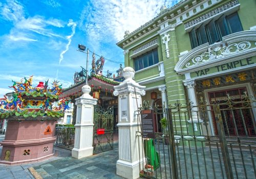 Another beautiful temple in Penang is Yap Temple which is the clan temple of the Lum Yeong Tong Yap Kongsi, located next to it. The clan temple is located at the corner of Armenian Street and Cannon Street, in the core zone of the George Town UNESCO World Heritage Site. This tiny but beautiful temple is dedicated to the Chinese god of prosperity. It was formerly the base of the Tua Pek Kong secret society run by the Straits Chinese. From afar, Choo Chay Keong Temple is easily recognized by an extensive and colorful ornament of dragons and pearl on its green roof. The fine and intricate stone craving are demostrated on its wall and pillars as well.