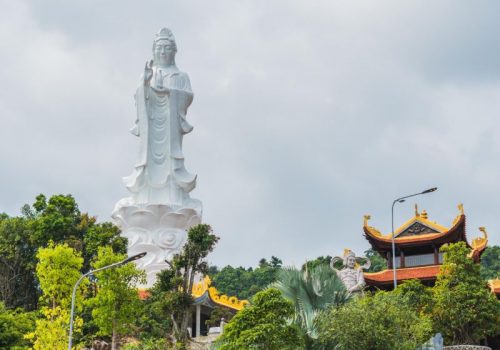 800 - Phu Quoc - schoener-buddhistischer-tempel-am-hang-phu-quoc-vietnam