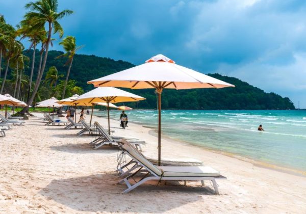 800 - Phu Quoc - sunbeds-tropical-beach-phu-quoc-island-vietnam-beach-s-smile(1)
