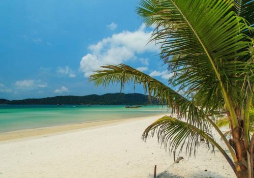 800 - RI-K-5-001snow-white-beach-and-turquoise-sea-on-the-island-koh-rong-samloem-cambodia