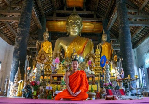 800 - RI-L-4-002Easia_Travel_Vientiane_-_Meditation_at_Temple_70816-1000px