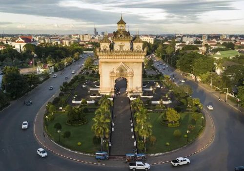 800 - RI-L-4-002Easia_Travel_Vientiane_-_Patuxai_War_Arch_Monument_in_Vientiane_79330-1000px