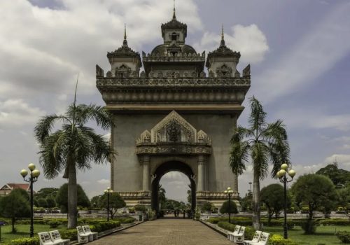 800 - RI-L-4-002Vientiane_-_Patuxai_-_0003