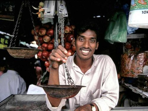 800 - Sri Lanka - shopkeeper-289772_1920