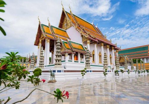 800 - Wat Suthat - bangkok-thailand-wat-suthat-thepwararam-ratchaworahawihan-temple-in-old-city-of-bangkok