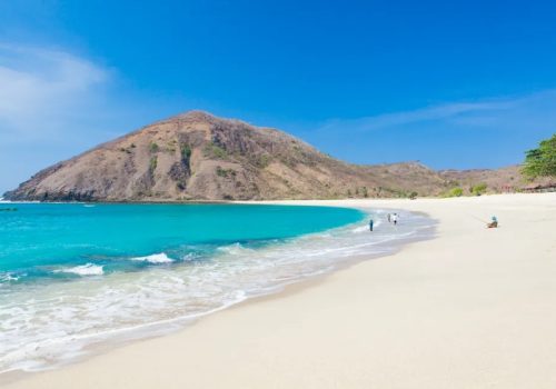 800x600 - Lombokbeautiful-view-of-tropical-mawun-beach-in-lombok-indonesia